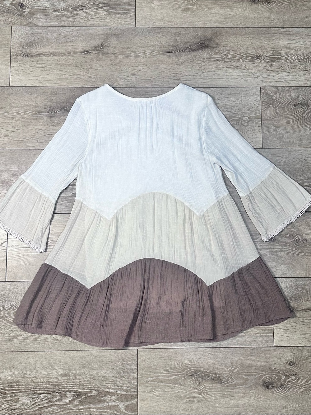 Calstyle Boho Tiered Colorblock Tunic Top Crochet Trim Bell Sleeves - Picture 13 of 13